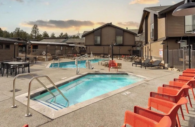 Inviting Alpine Room with Board Games & Fire Pits, Perfect for Relaxing