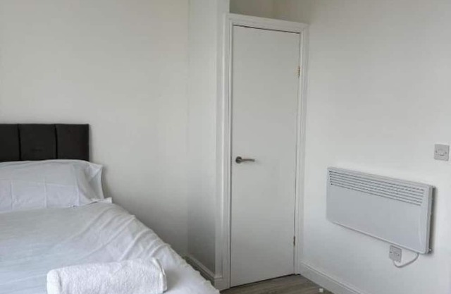 Train Station Aparthotel - Free Wifi, Free Parking Deluxe Double Studio