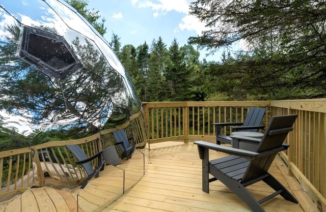 Nova Nook-Mirror Dome with Private Bathroom