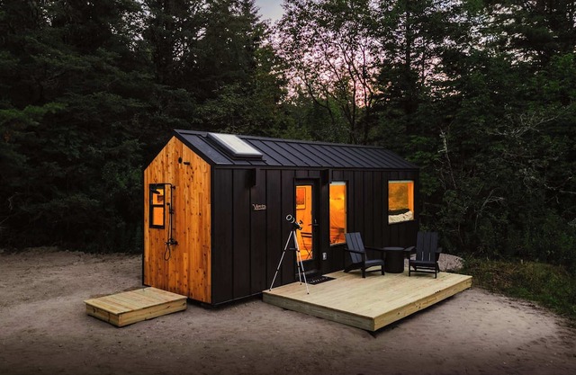 Vesta Nook-Cabin w/Shower, Queen Bed & pullout sofa
