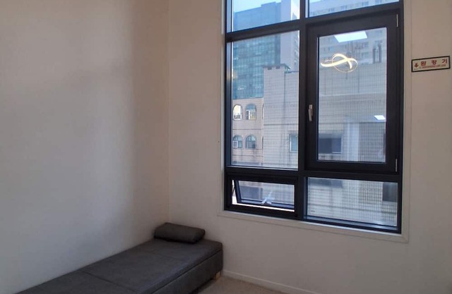 L house near Sinchon station and Ewha Womans Univ station