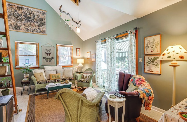 Unique & Artistic Retreat Near Rehoboth Beach!
