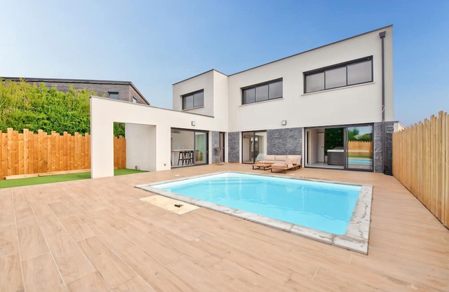 Villa for 9 - Heated Pool - Jacuzzi - petanque