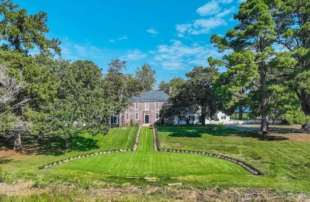 Vaux Hall Manor | 5BR Historic Farmhouse on Bay