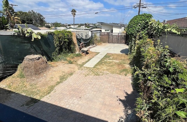 3-bedroom house in welcoming San Diego with AC