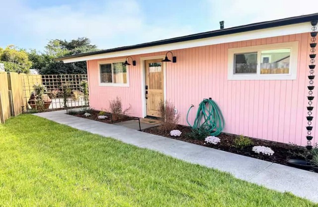 Pinky's Playhouse