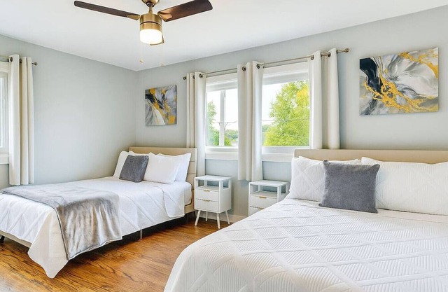 Modern 4BR Getaway -Private Yard -Bensenville