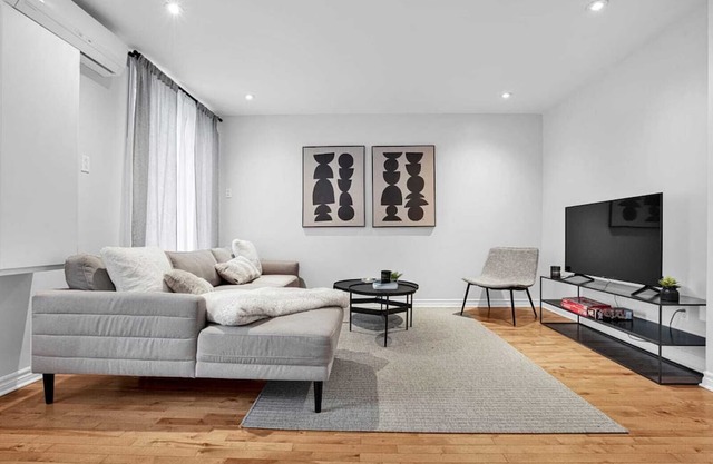 Cozy 2BDR Apartment in Verdun