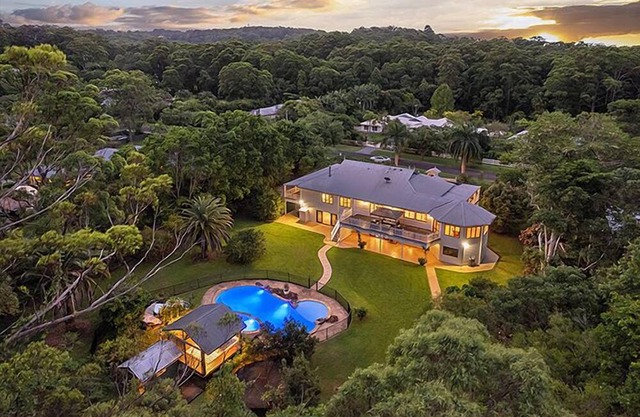 The Doonan House - Waterslide, Spa & Pool!