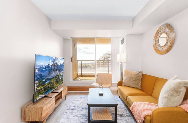 SkyView 2+1 Condo Stunning Views Steps to SQ1 Mall