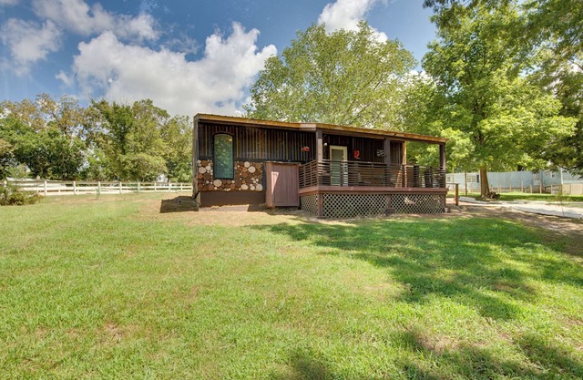 Steps to Lake: Peaceful Cabin Escape in Odessa