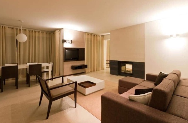 Beach Bliss: Spa, Free Parking, Close to Edge Golf Academy - 3 Apts w/ Kitchens