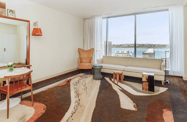 Sleek Hideaway for Couples in Downtown Seattle - Stroll to Seattle Art Museum