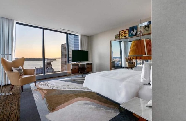 Luxury Room w/Breathtaking Bay Views Near Seattle Tacoma International Airport