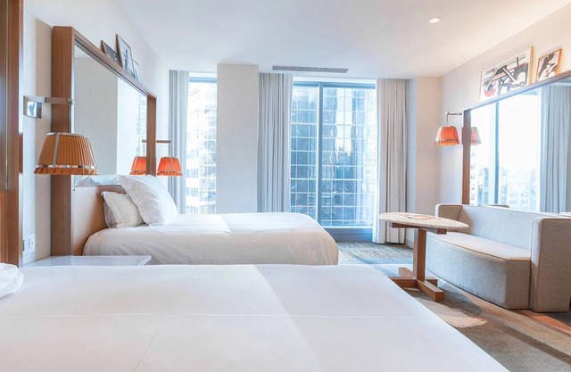 Stylish Room With 2 Queen Beds Near Pike Place Market and Pioneer Square