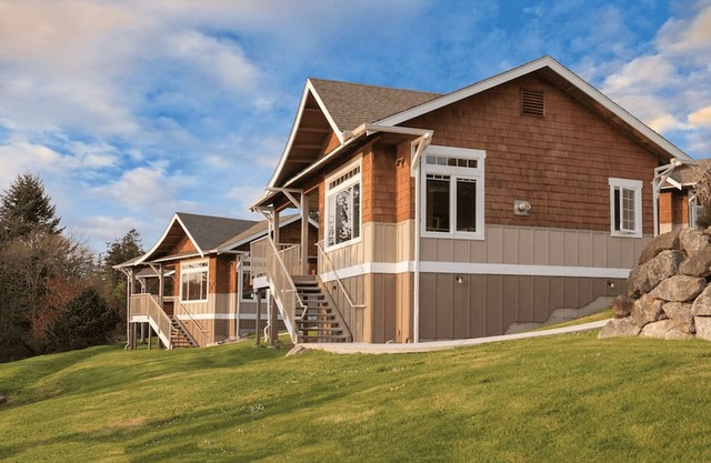 Charming Studio Deluxe Cottage in Deer Harbor