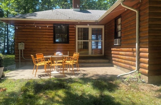 Cozy 3-Bedroom Waterfront Cabin with Private Beach