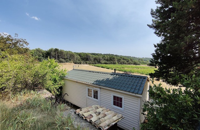 Comfortable mobile home at the foot of the Luberon