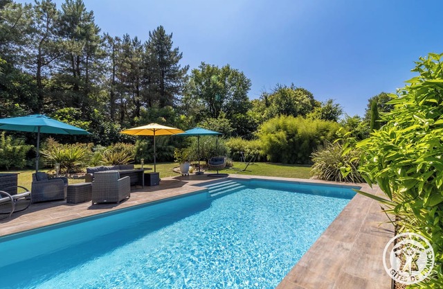 Country house with jacuzzi and swimming pool
