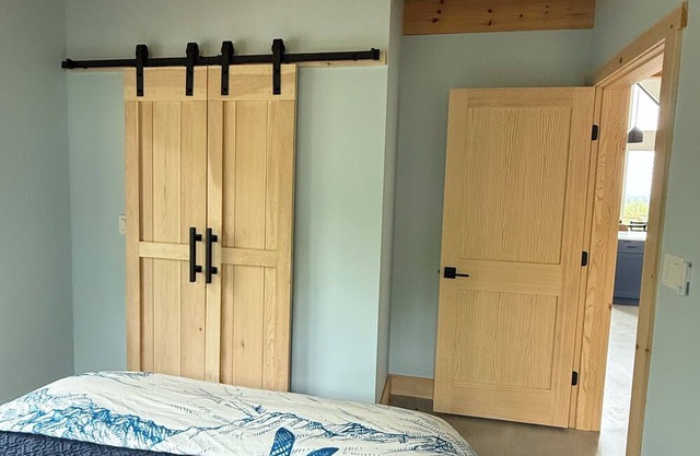 New & Modern 4-bedroom cabin with AC in Woodstock