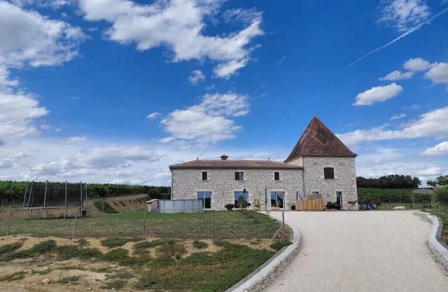 LAUBIE — Splendid Views and Absolute Tranquillity Among the Vineyards