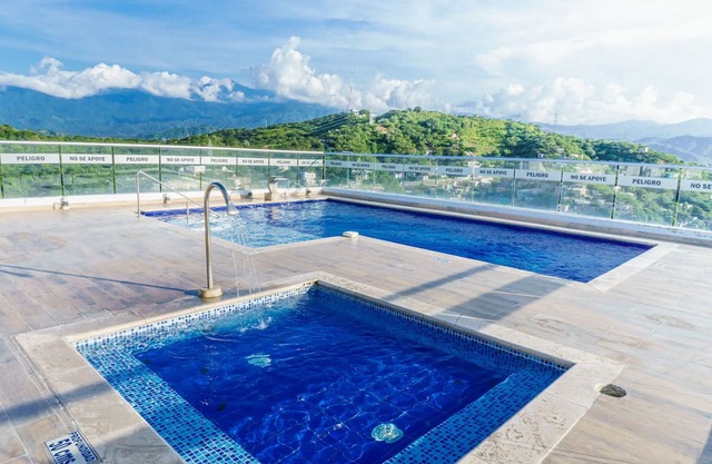 Beautiful 3-bedroom apartment in terrific Santa Marta with AC, fitness room.