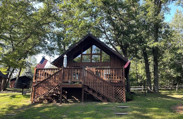 Charming 3-bedroom cottage on Lake Ogemaw in West Branch, Michigan