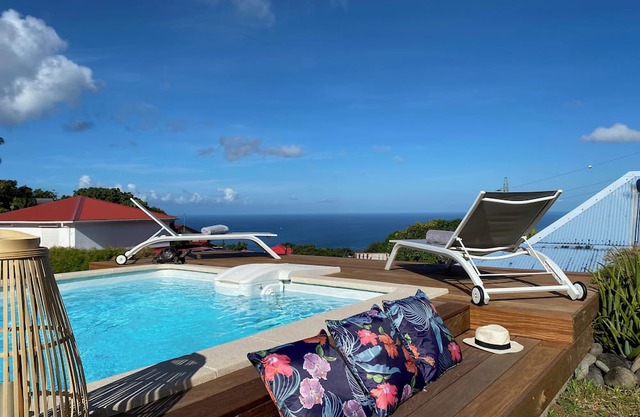 Villa Le Nid des Colibris 4 stars with its 180° sea view over the Caribbean