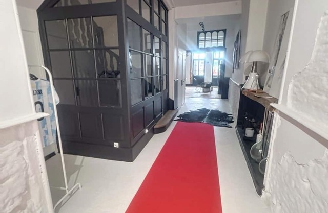 Maison de maître 250 m² - courtyard & glass roof for up to 10 people. Possible events.