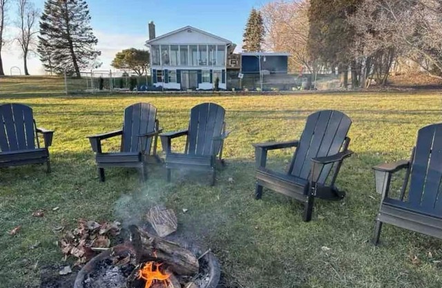 Lakefront Retreat & Game Room