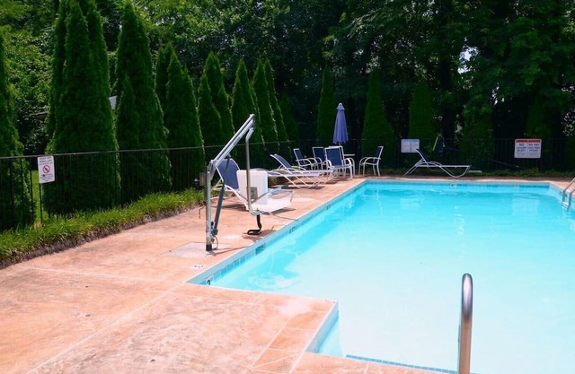 Quiet Stay Perfect for Business Travelers at Lynchburg Location
