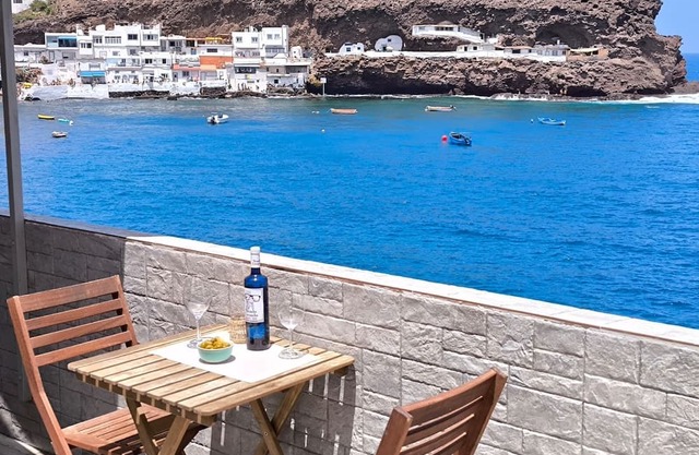 Beachfront penthouse in Tufia - Eco retreat with panoramic views