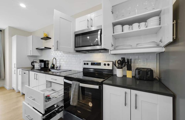 Group-Friendly Townhouse Stay – Sleeps up to 20