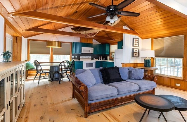 3BR Family Cottage | Porch | Pools | Free Parking | Tropical Captiva Stay