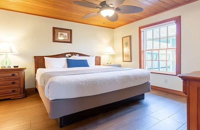 Charming 2BR Beach View Cottage| Porch | Outdoor Pools | Free Parking