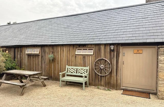 Henloft Farm Stay With Pool