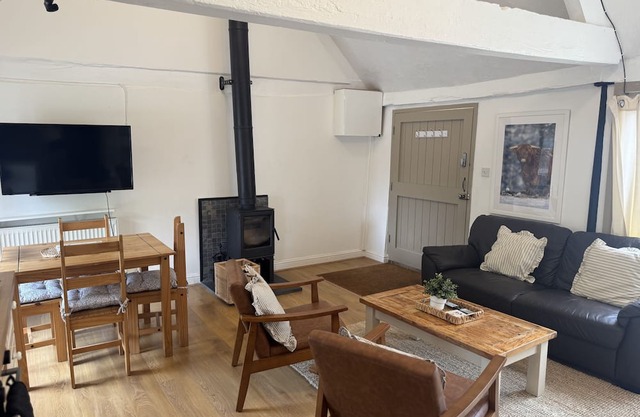 Bullpen Cotswolds Cottage Farm Stay With Pool: