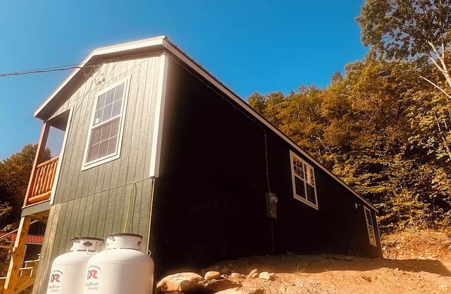 Enjoyable Green cabin at Carrabassett Valley town line and Kingfield