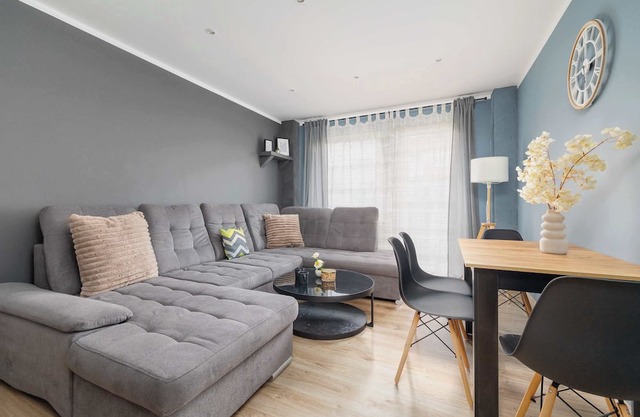 Ossowskiego 28 Katowice | Blue and Green Apartment with Balcony