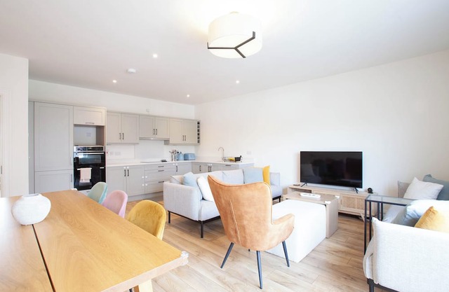Modern 3BD Split-Level Home with Balcony,Dublin 16