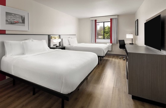 Clean 2 Queen-Bed Room in York just off I-83 Hershey