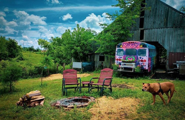 Cozy Hot Tub “Love Bus” near Augusta, Kentucky