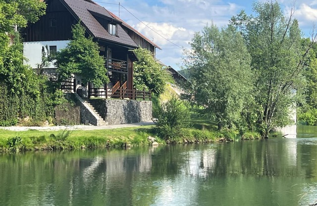 Cozy 2-Bedroom Countryside Cottage by the River, Just Outside Ljubljana