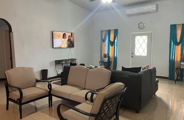Spacious 4-bedroom apartment in adorable Historical Sandy Point with AC