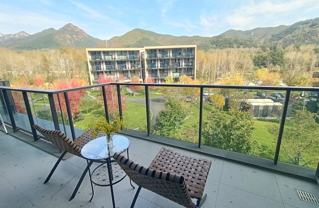 2-Bedroom Loft - Onsen, creek, playground (2-hour drive from Beijing)