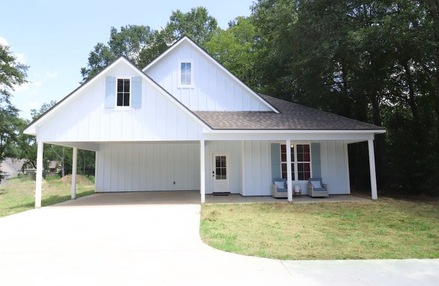 THE AUDUBON COTTAGE nStylish 3 bedroom 2 full bath cottage