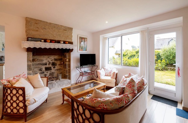 Les Gites du chaos d'Huelgoat - Quiet Breton House in City Center