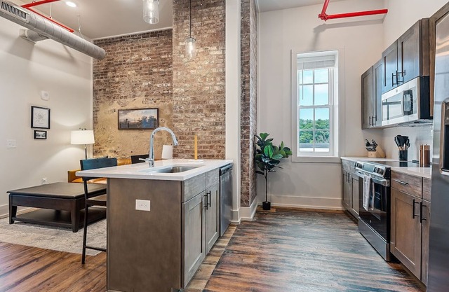 Charming 1BR condo in McMinnville, TN, perfect for a cozy getaway.