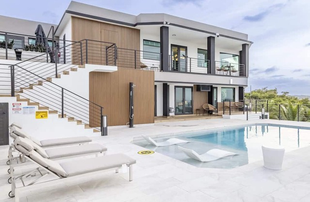 Blue Malibu Luxury Villa in Camuy