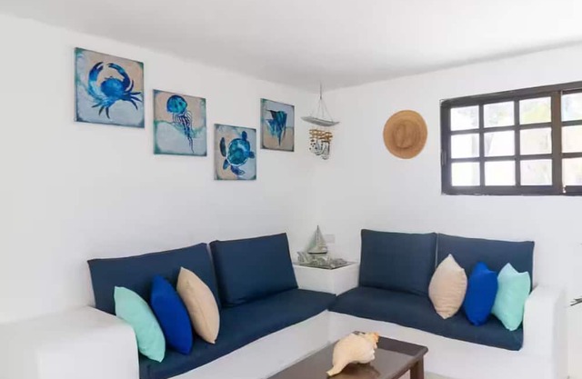LAMAU-Beachfront House, San Crisanto, Yuc.